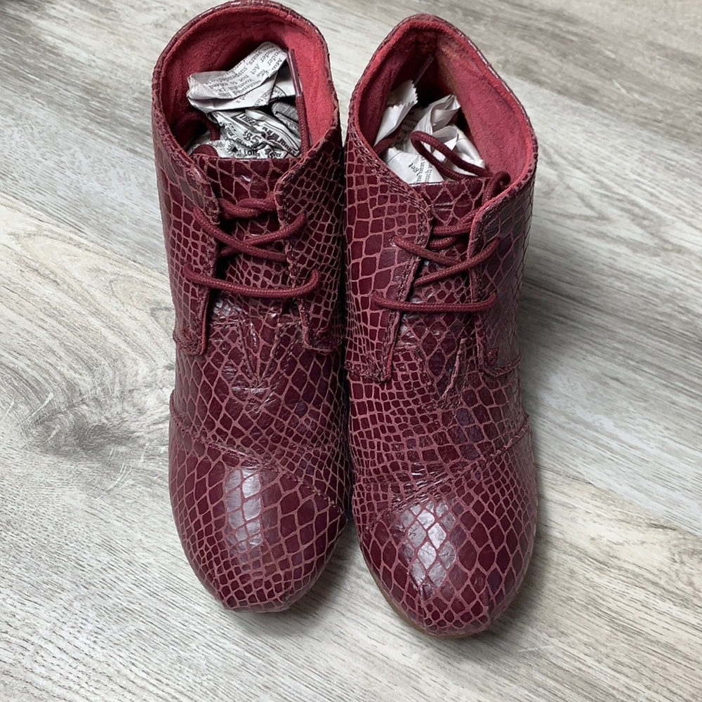 TOMS burgundy Snake Print Wedge Desert Bootie 8